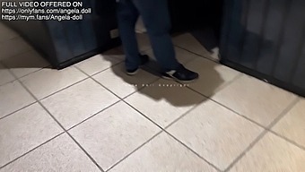 Public Oral Sex And Cumshot In Hd With A Stranger In The Cinema